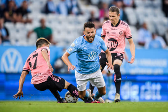 Atomu Tanaka of Helsingfors and Erdal Rakip of Malmö FF