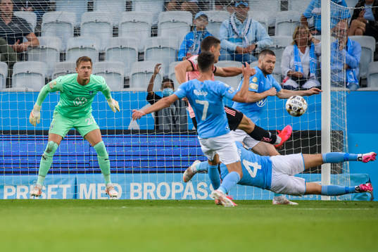 goalkeeper Johan Dahlin of Malmö FF
