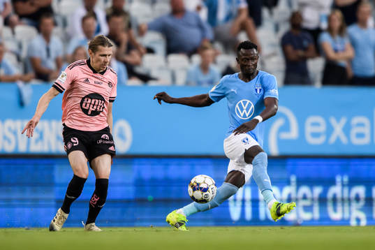 Riku Riski of Helsingfors and Bonke Innocent of Malmö FF