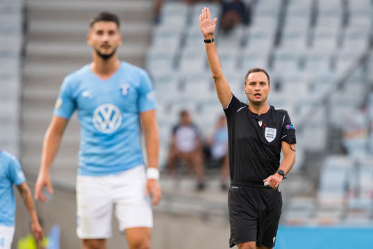Referee Mykola Balakin