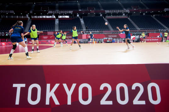 Bläddra bland fler bilder av Tokyo 2020 Olympics, day -1, Handball, Sweden, training