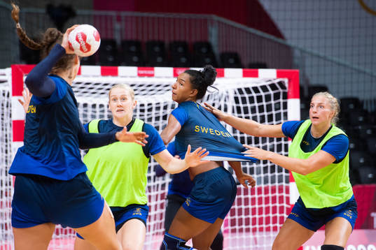 Emma Lindqvist, Jamina Roberts and Linn Blohm of the