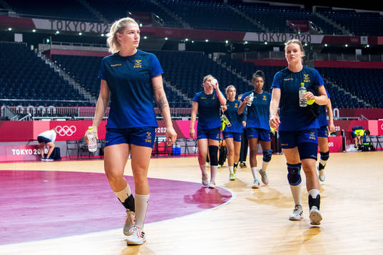 Nina Dano and Elin Hansson of the Swedish women´s handball