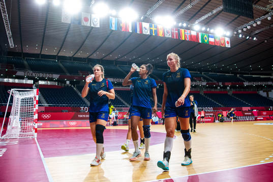 Melissa Petrén, Jamina Roberts and Linn Blohm of the