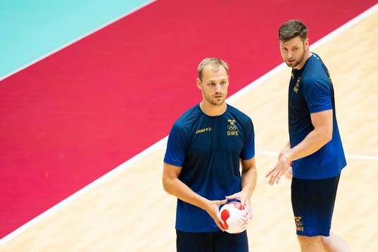 Lukas Sandell and Niclas Ekberg of the Swedish handball team
