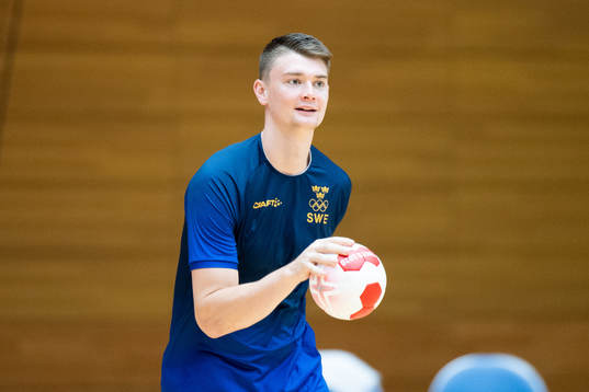 Oskar Sunnefeldt of the Swedish handball team
