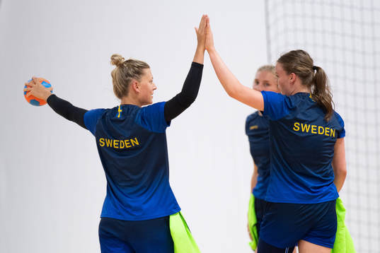 Nathalie Hagman and Jenny Carlson of the Swedish women´s