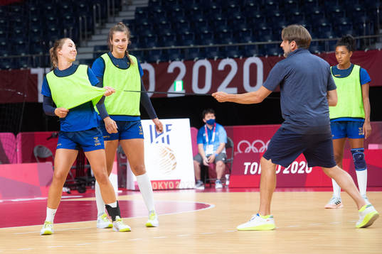 Anna Lagerquist, Carin Strömberg and head coach Tomas