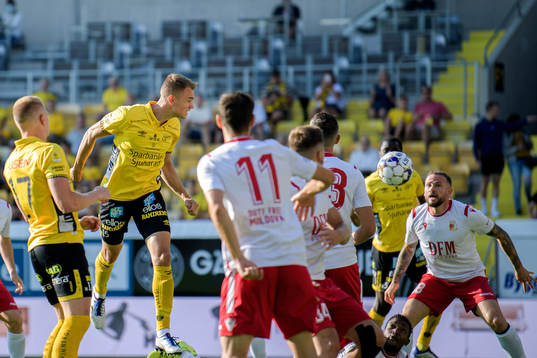 Leo Väisänen of Elfsborg scores the 1-0 goal