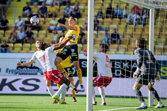 Leo Väisänen of Elfsborg and Vitus Amougui of Milsami