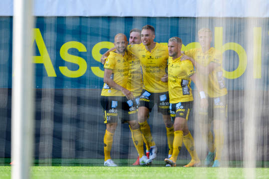 Leo Väisänen of Elfsborg celebrates the 1-0 goal