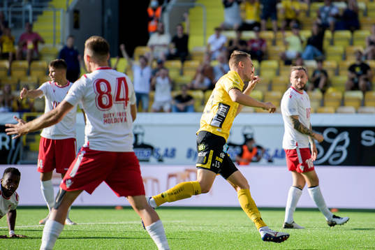 Leo Väisänen of Elfsborg celebrates the 1-0 goal