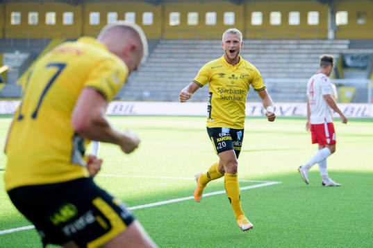 Per Frick och Simon Strand of Elfsborg celebrate the 3-0