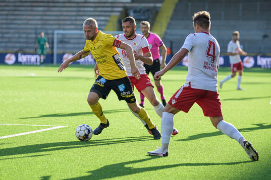 Johan Larsson of Elfsborg and Vadim Bolohan of Milsami