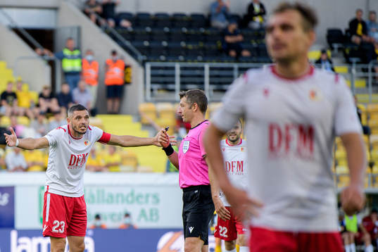 Vadim Dijinari of Milsami Orheis receives a red card