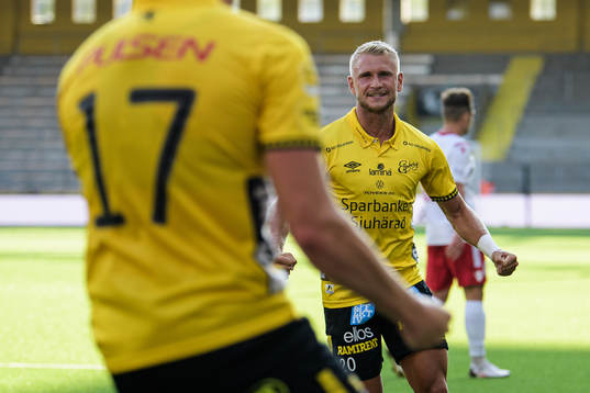 Simon Strand of Elfsborg celebrate