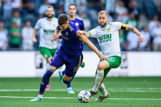 Nino Zugelj of Maribor and Darijan Bojanic of Hammarby