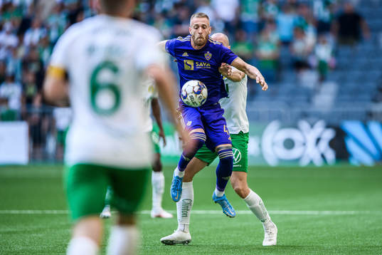 Andrej Kotnik of Maribor and Jon Gudni Fjoluson of Hammarby