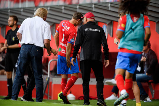 Helsingborgs Viktor Lundberg lämnar planen