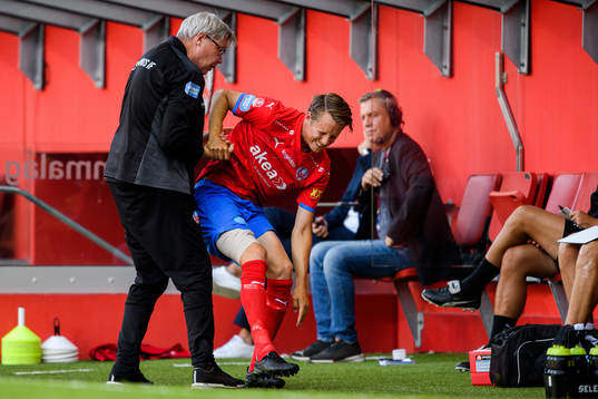 Helsingborgs Viktor Lundberg lämnar planen