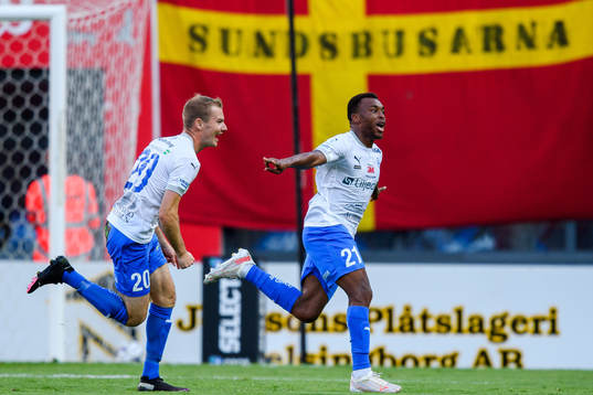 Värnamos Freddy Winsth och Abdussalam Magashy jublar
