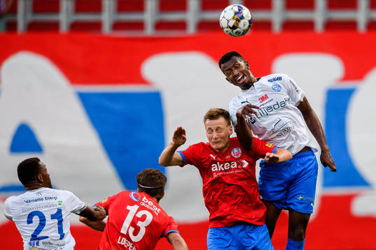 Helsingborgs Rasmus Karjalainen och Värnamos Bernardo
