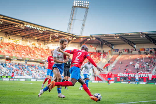 Värnamos Edvin Becirovic och Helsingborgs Ravy Tsouka-Dozi