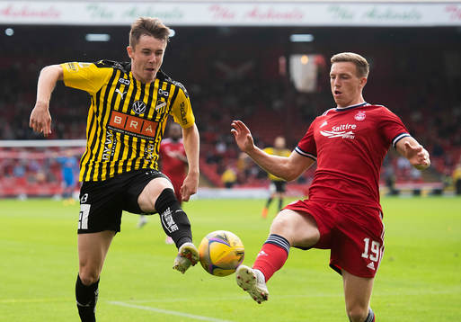 Patrik Walemark of Häcken and Lewis Ferguson of Aberdeen