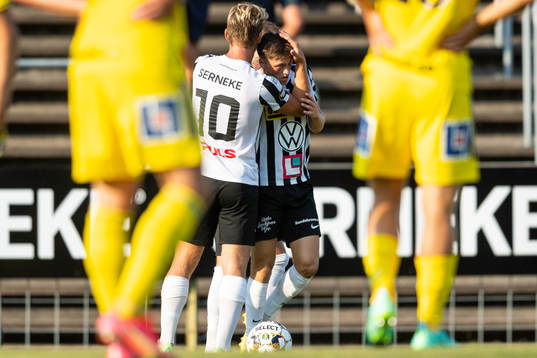 Landskronas Kevin Jensen kramas om