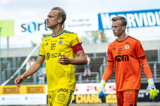 Sundsvalls Pontus Engblom och målvakt Andreas Andersson