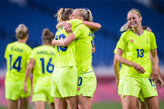 Fridolina Rolfö and Sofia Jakobsson of Sweden celebrate