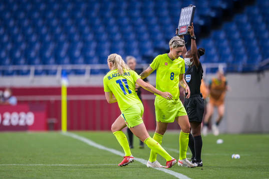 Lina Hurtig is being substituted for Stina Blackstenius of
