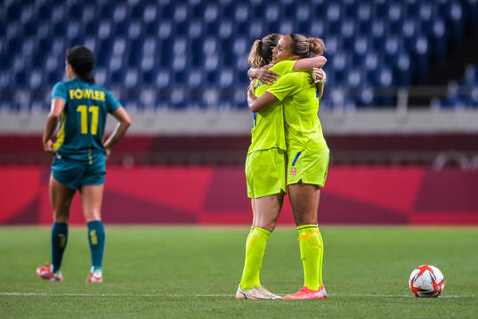 Kosovare Asllani and Madelen Janogy of Sweden celebrate