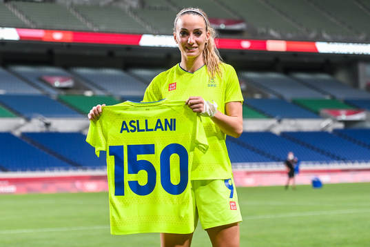 Kosovare Asllani of Sweden with a jersey that celebrates