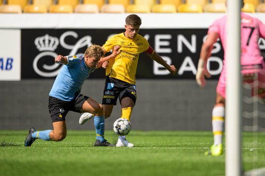 Elfsborgs Besfort Zeneli och Mjällbys Oliver Zetterqvist