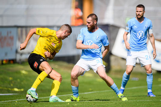 Mjällbys Jacob Bergström och Malmö FFs Jo Inge Berget