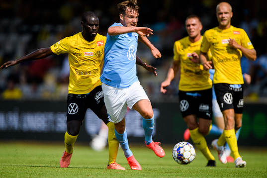 Mjällbys Enock Kofi Adu och Malmö FFs Eric Larsson