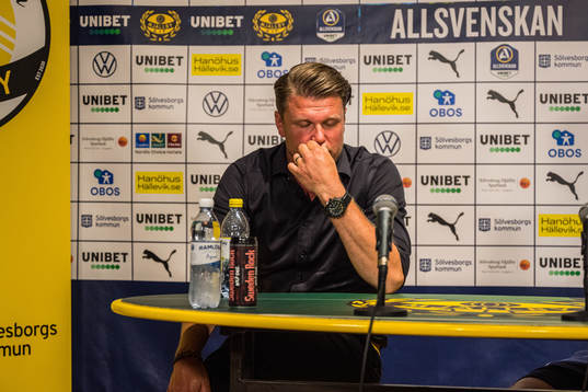 Mjällbys tränare Christian Järdler deppar