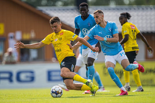 Malmö FFs Adi Nalic  och Malmö FFs Veljko Birmancevic