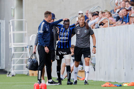 Sirius Patrick Nwadike lämnar planen