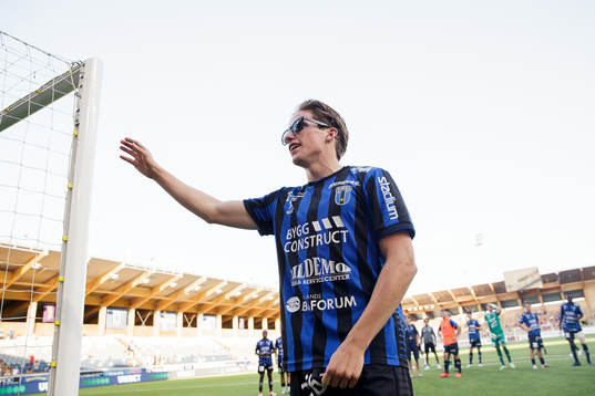 Sirius Johan Karlsson jublar