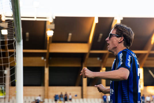 Sirius Johan Karlsson jublar