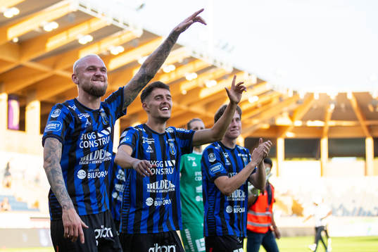 Sirius Adam Ståhl och Sirius Laurent Shabani jublar