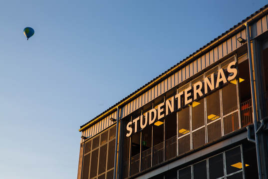 Studenternas skylt och en luftballong