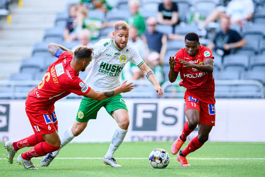 Hammarbys Darijan Bojanic i en kamp mot IFK Norrköpings