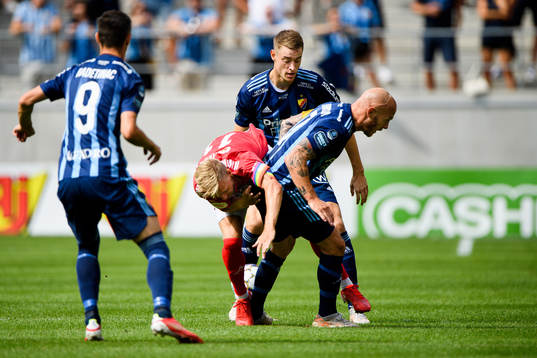 Kalmars Jonathan Ring i en kamp mot Djurgårdens Magnus