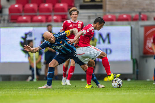 Kalmars Romario Pereira Sipiao  och Djurgårdens Magnus