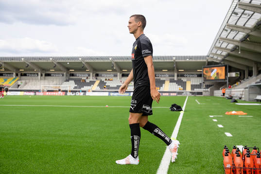 Häckens Tobias Carlsson innan fotbollsmatchen i