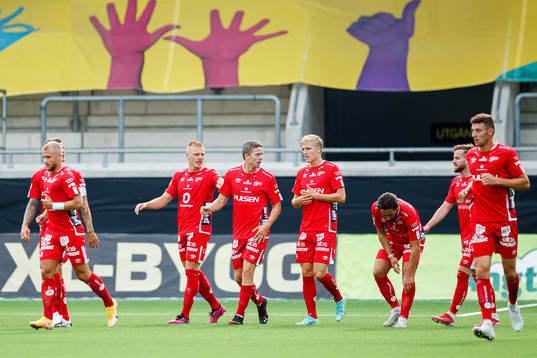 Elfsborgs spelare jublar med Per Frick