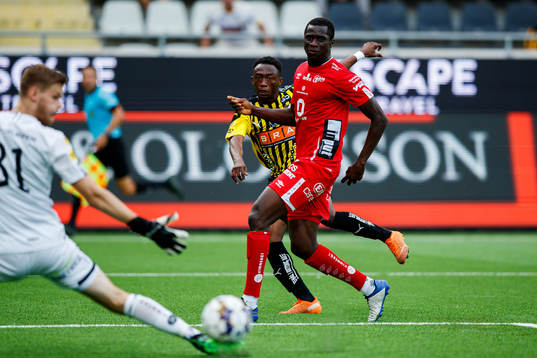 Häckens Benie Adama Traore oroar framför Elfsborgs
